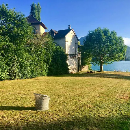 Holiday home Maison Mathilde Avec Plage Privee. *