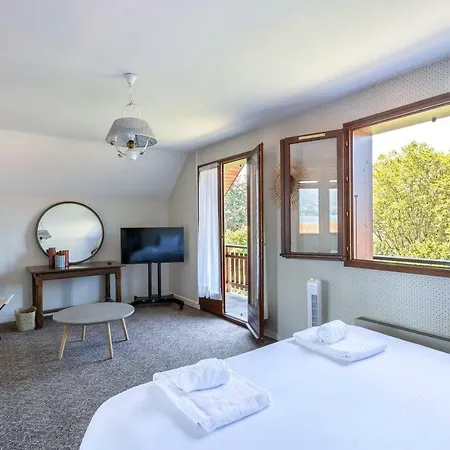 Maison Mathilde Avec Plage Privee. Holiday home Talloires