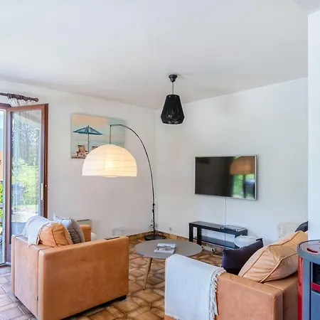 Holiday home Maison Mathilde Avec Plage Privee.